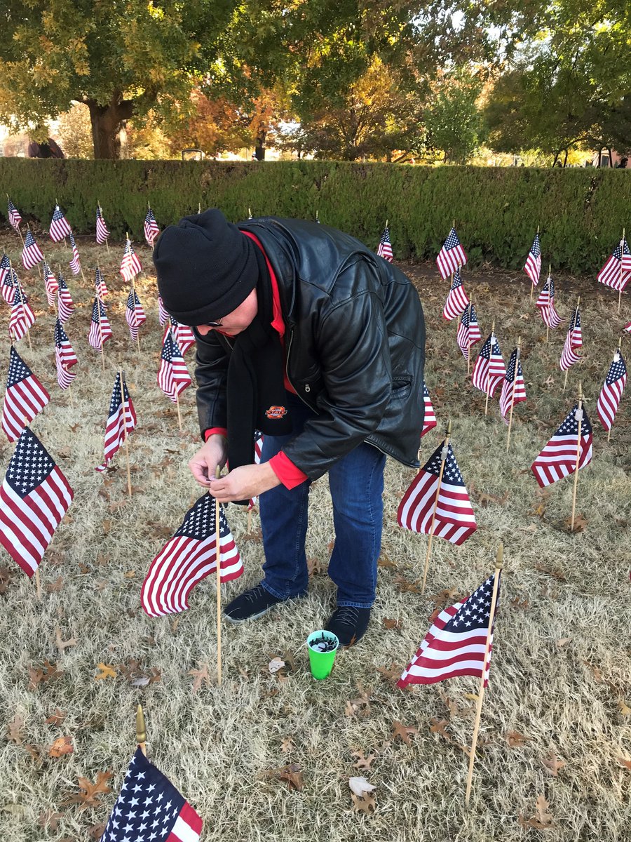 RegistrarOSU's tweet image. We were thrilled to be a part of honoring veterans the past two days in setting up for Veterans Appreciation Week! Thanks to Rita, Apryl &amp;amp; Jeff and everyone else who helped show support for the men and women who proudly served our country! #iamokstate #veteransappreciationweek