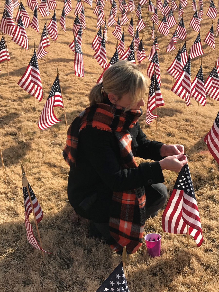 RegistrarOSU's tweet image. We were thrilled to be a part of honoring veterans the past two days in setting up for Veterans Appreciation Week! Thanks to Rita, Apryl &amp;amp; Jeff and everyone else who helped show support for the men and women who proudly served our country! #iamokstate #veteransappreciationweek