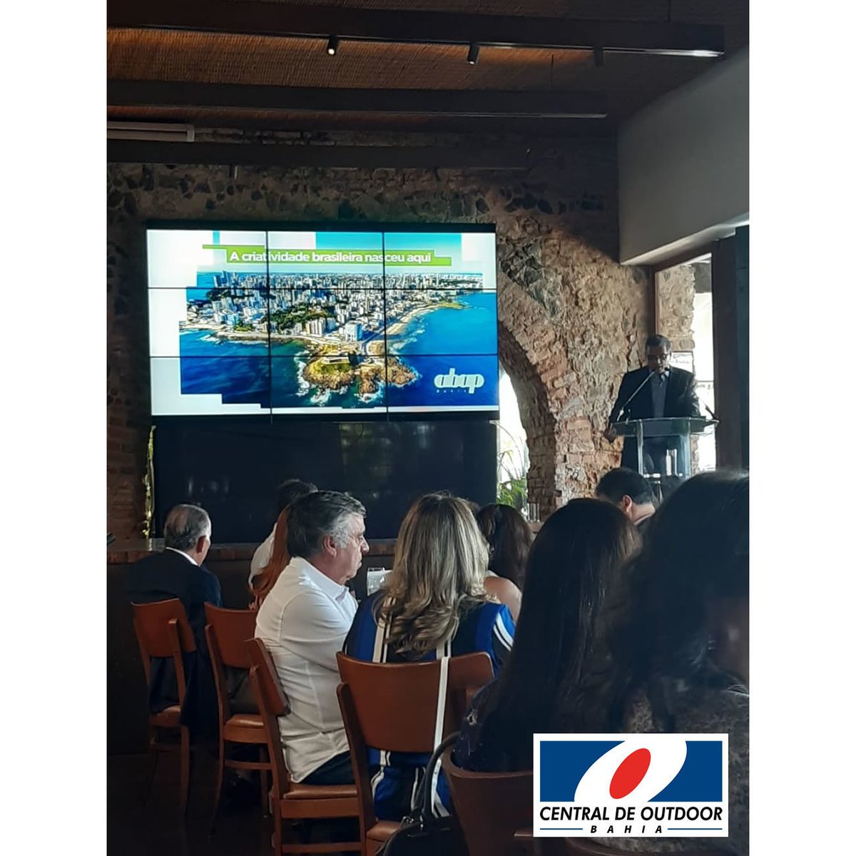 OutdoorBahia's tweet photo. Posse do novo Presidente da ABAP Bahia.
2019/2021
Na foto o Presidente empossado Claudio Carvalho (Esq.) e o Presidente da Central de Outdoor Bahia, Roberval Luania.
#abapbahia
#centraldeoutdoorbahia https://t.co/6mKzqeBR8L