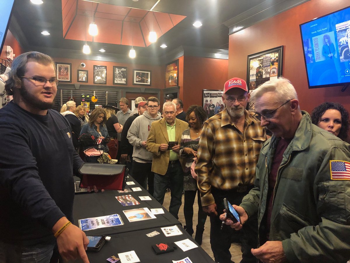 Aaron Tippin' tweet media