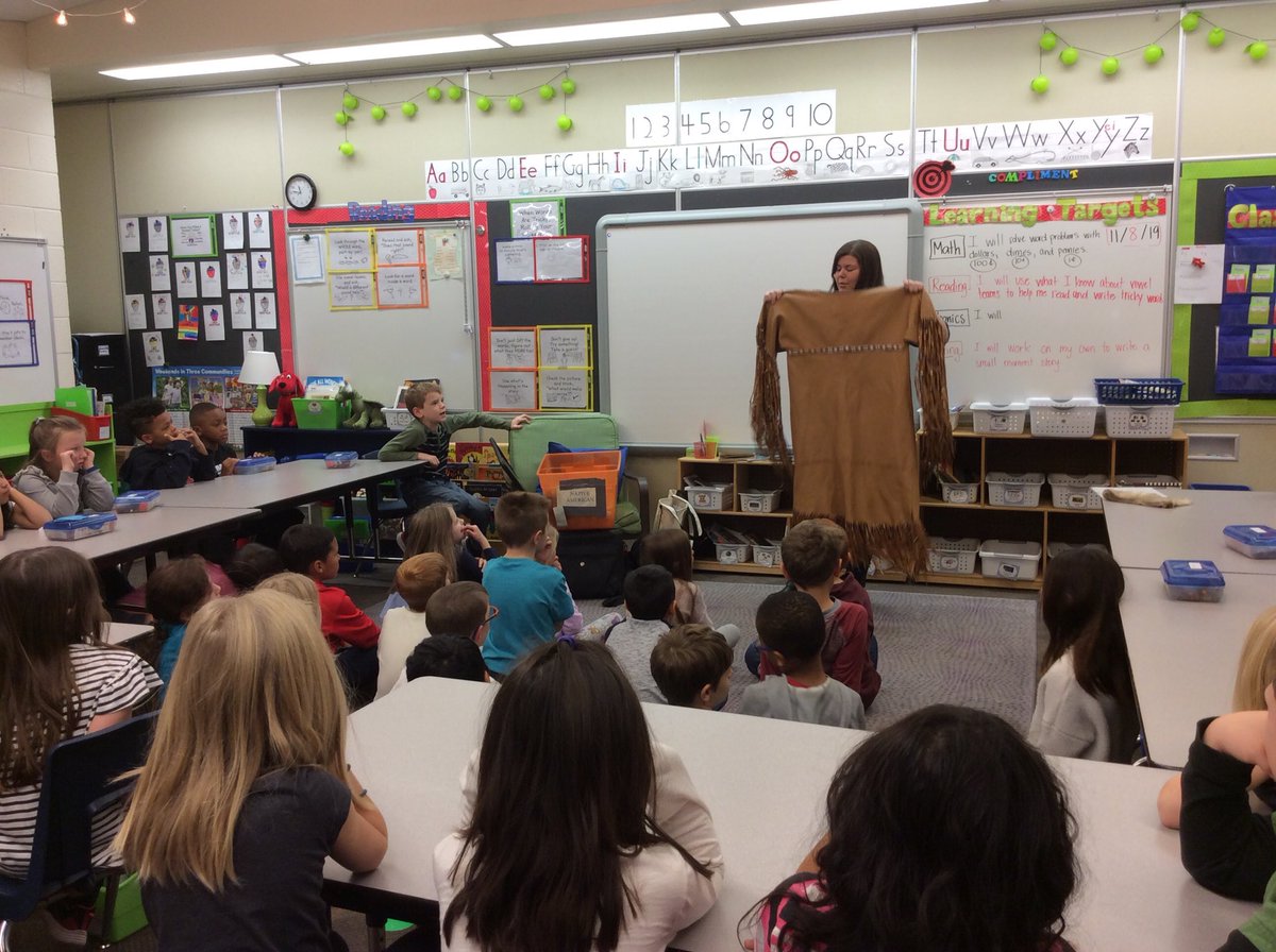 MrsIngall's tweet photo. 2nd grade Grand Haven History lessons begin.  Thanks TriCities Museum ⁦@ghschools⁩ https://t.co/L7D8jJjNBA