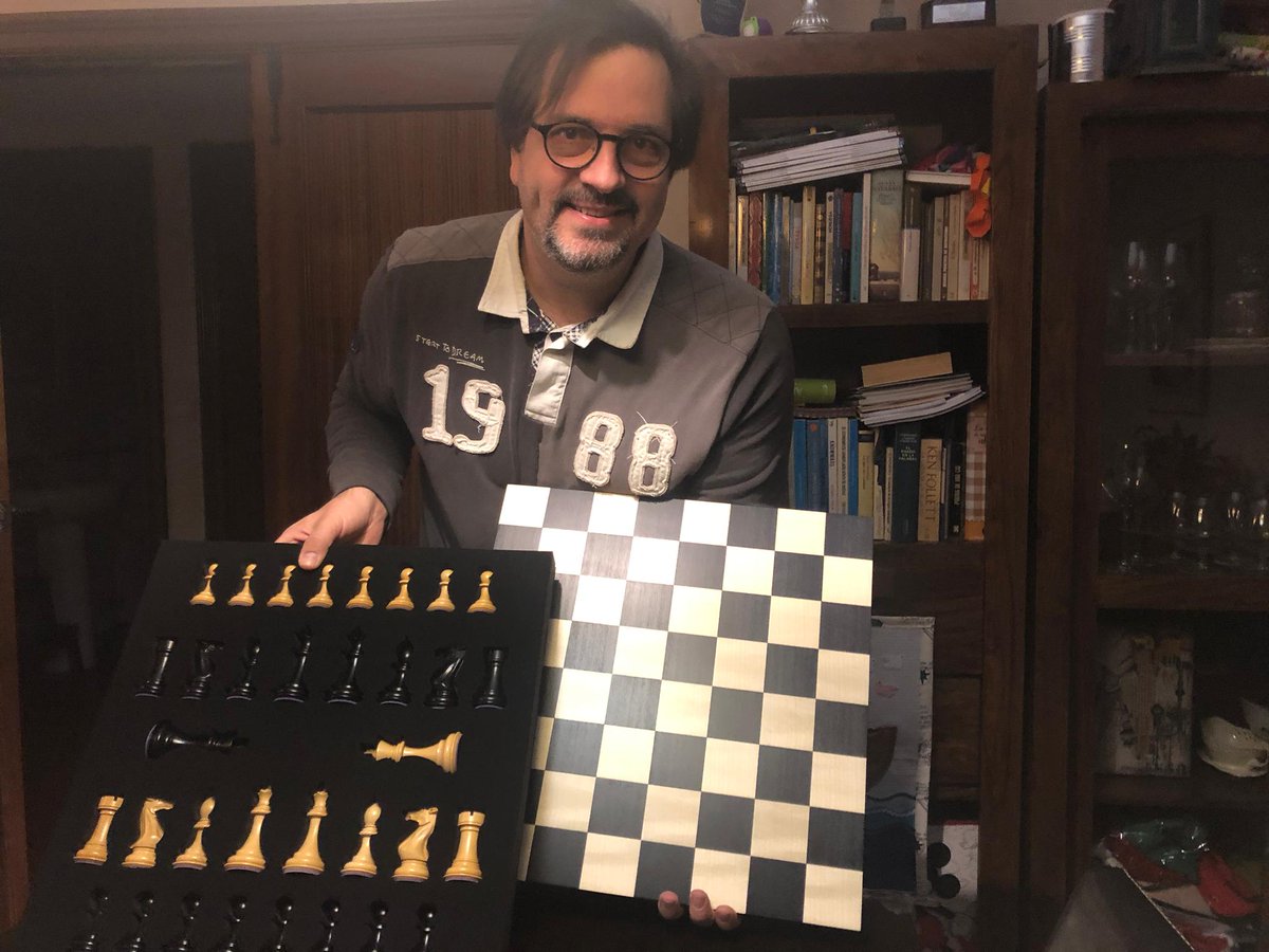 Luis Fernández Siles auf Twitter: „Acabo de recibir esta maravilla de juego  de ajedrez de @purlinglondon ¡Qué obra de arte! https://t.co/PE7L5YJqEC“ /  Twitter