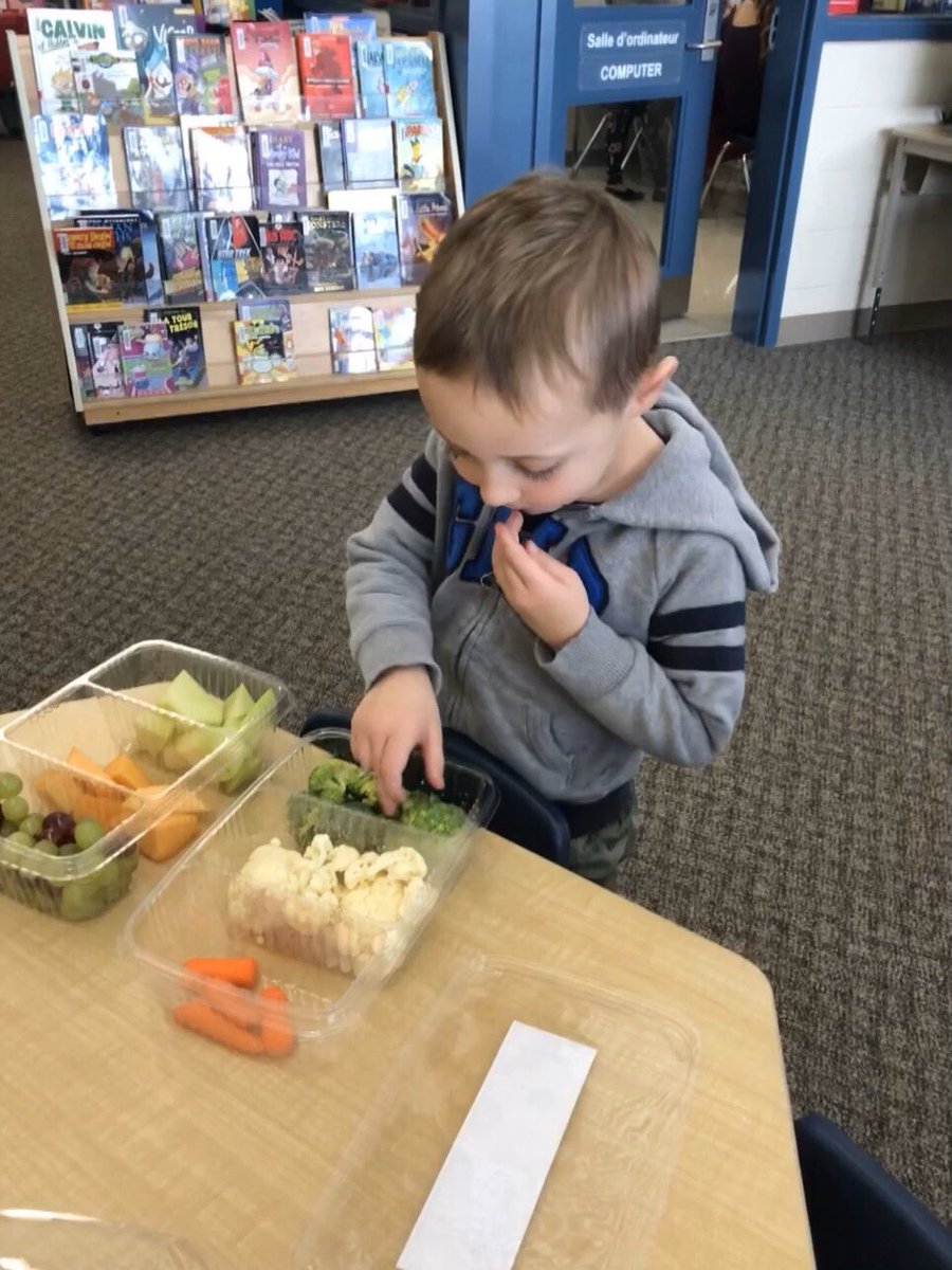 msPatkau's tweet photo. Bigs and littles learning about healthy eating while on an adventure with Murray and Bird. @MLSchoolHealth @MLHealthUnit @SDCISaints https://t.co/1xlF4cQqPf
