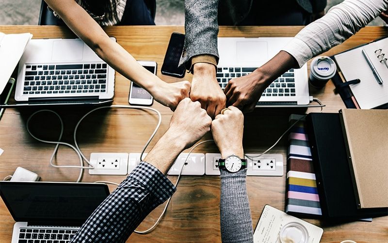 eCommerceCosmos's tweet image. The internet is noisy, over 2 million blog posts are written every day, that’s enough to fill Time Magazine for 770 years. So how do you get heard in the midst of all that #content? 👇

25 Community Building Insights From 5 Of The Best Growth Marketers  buff.ly/2PZreby