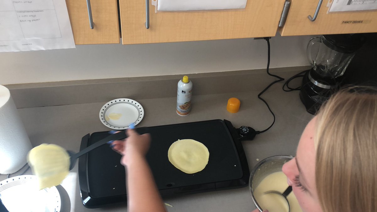 GreenLevelFCS's tweet image. Making French Crepes
