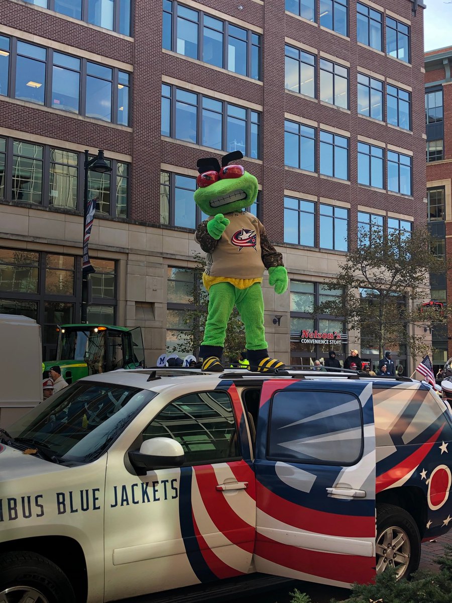 Riles2011's tweet photo. #CBJ and @StingerCBJ are ready for the Columbus Veteran’s Day Parade. https://t.co/62ptIIZ8co