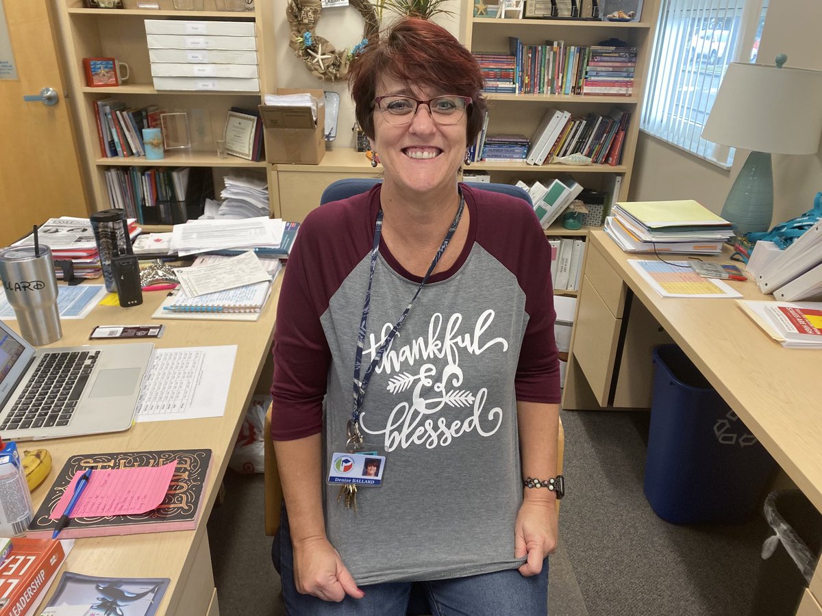 So thankful to Dawn Scilex who gave me this shirt today!!! Made me smile! #seaallourstars #GratefulAP ⁦@POEKPOE⁩