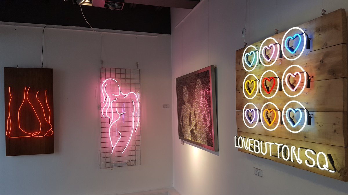 Neoncreations's tweet image. It's hard to believe that it was 2 years ago today since the preview night of @neontony Light|Touch exhibition held at @Artzu jointly with Stephen Farley, resin based artist.

It was a great night with support from our friends @lspraggan &amp;amp; @ta_bars 

#neonart #neonlights #artwork