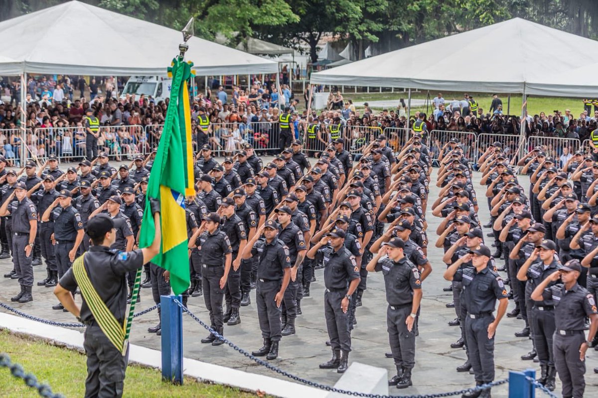 wilsonwitzel's tweet photo. No próximo dia 22 serão convocados mais mil concursados do #Cfsd2014 para iniciar o curso de formação. Hoje tive o orgulho de participar da formatura de 375 recrutas no Centro de Formação e Aperfeiçoamento de Praças (CFAP). https://t.co/q13JKpjpld