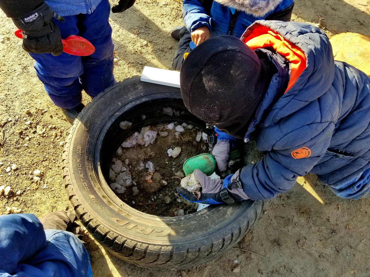 We embraced the chilly temperatures this morning to engage with The Loose Parts Playground. Exciting to experience play-based &amp; nature-based urban learning. Thank you to <a href="/mmejacquie/">Jacqueline Whelan</a> for hosting the Y1s CSH cohort. <a href="/CSHUOttawa/">@CSHUOttawa</a> <a href="/uOttawaEdu/">uOttawa Education</a> <a href="/thinkoutsidePS/">Thinking Outside</a>
