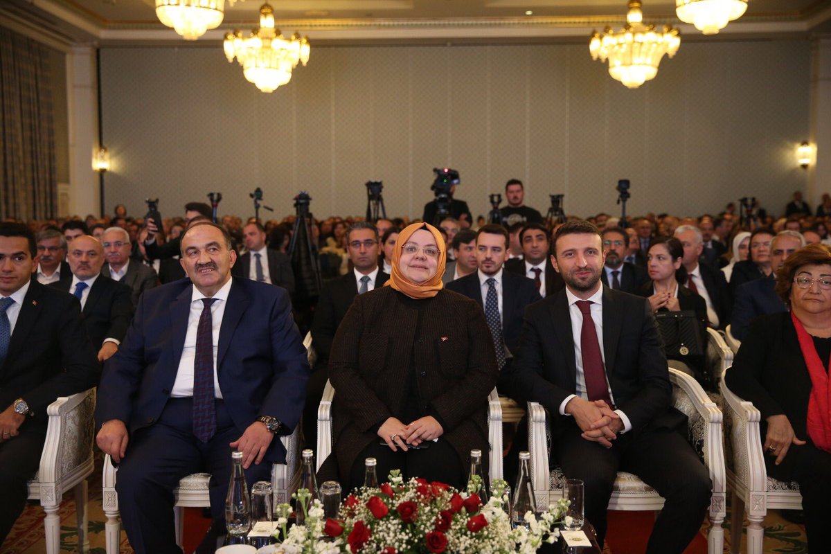 İstihdamı arttırmaya ve nitelikli işgücü sağlamaya yönelik politikalarımızı ele aldığımız <a href="/TurkiyeIsKurumu/">İŞKUR</a>’nun 10.Genel Kurulu’nu gerçekleştirdik

2002'de İŞKUR aracılığıyla işe yerleşen sayısı sadece 25 bin iken 2019’un ilk 10 ayında 1,3 milyona ulaştık.#BurasıTürkiyeBuradaİşVar