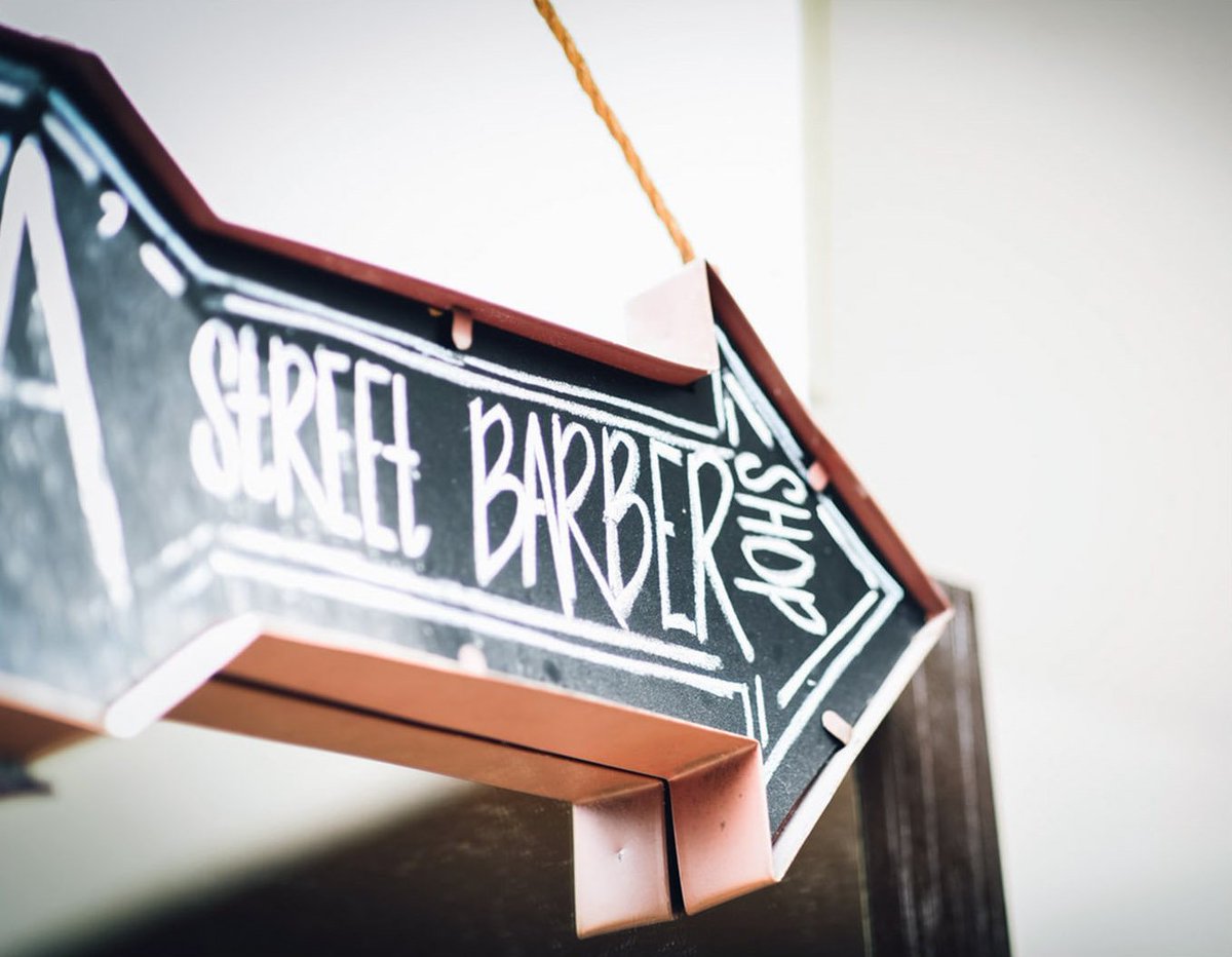 MOVEMBER // En Novembre, LaBoxHomme soutient le mouvement Movember, pour sensibiliser aux maladies masculines. On vous invite à laisser pousser vos plus belles moustaches, puis à nous envoyer vos photos ! Le moustachu le plus tendance recevra une surprise… 👨🏻💈