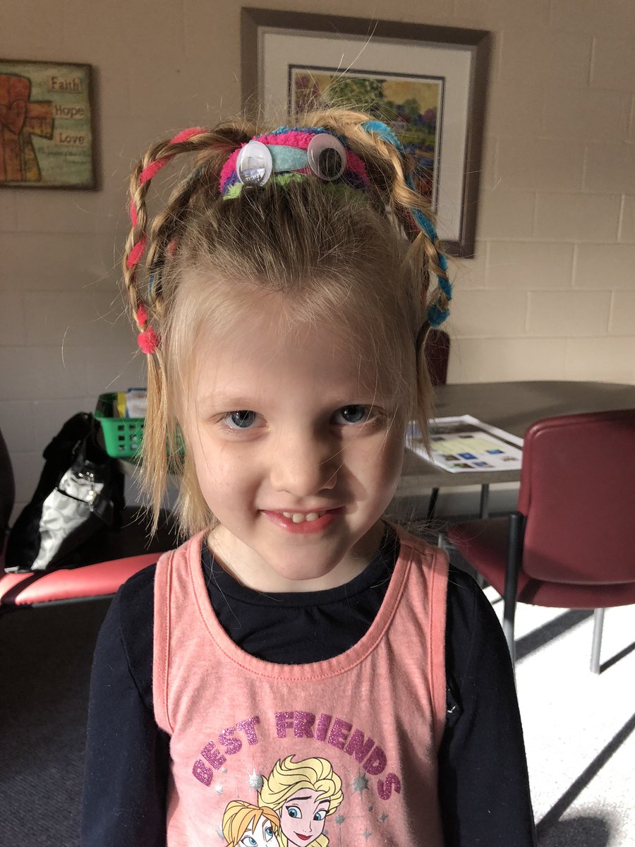 StJamesOCSB's tweet photo. Lots of Crazy Hair supporting @CEFOttawa #ocsbLight https://t.co/e74QtvzA3I