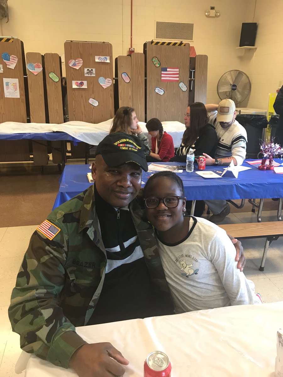 Lunchtime ⁦<a href="/elem_taft/">Taft Elem School Washingtonville</a>⁩! #VeteransDay