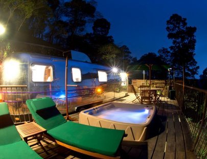 estas preparado para la experiencia #glamping, disfruta de un ambiente bajo las estrellas y lleno de naturaleza en nuestro Deluxe Airstream, equipado con todas las comodidades.
ven a disfrutarlo con tu pareja