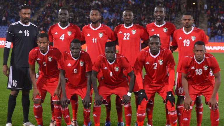 Obviamente, hablando de la selección nacional, se forma en su mayoría con jugadores de ambos clubes. Alguno que otro juega en el exterior, pero el Bover sudanés (?) se lleva los laureles.