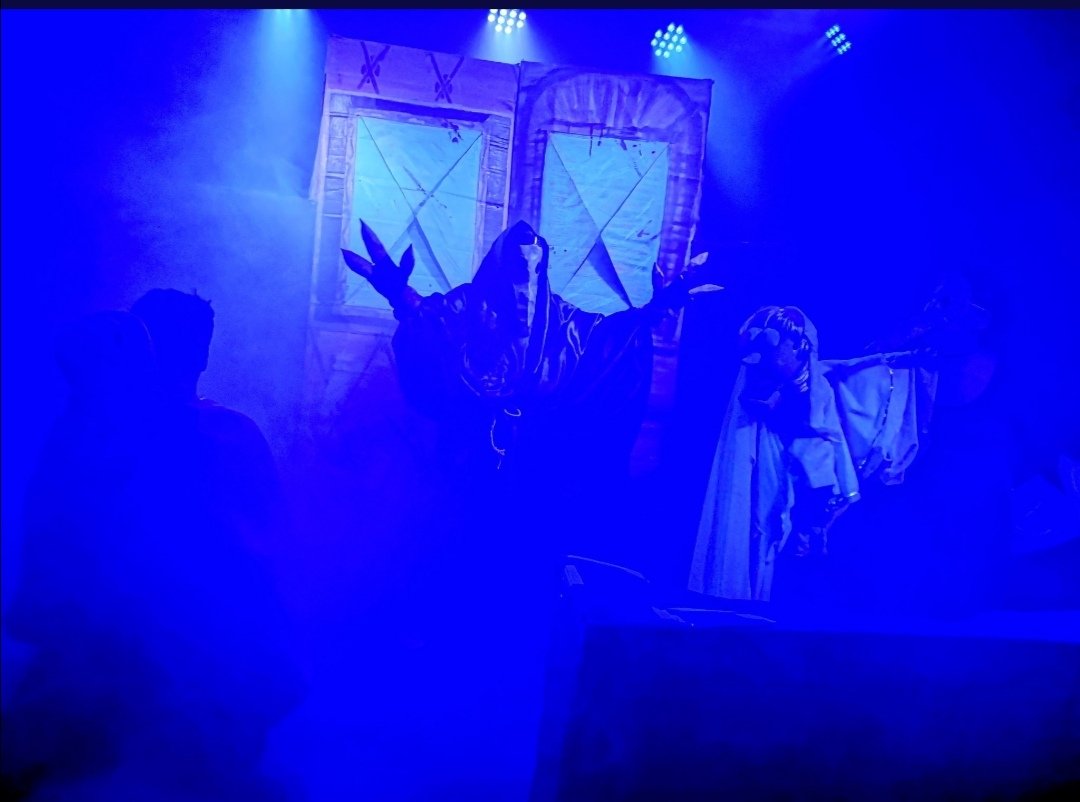 _artscene's tweet photo. Edgar Allan Poe revive con los poppets en tres de sus más conocidos relatos. #lacaídadelacasausher #elcorazondelator #elcuervo los sábados a las 16 horas en Linares 26. Col Roma. @ForolaNabe asiste con toda la familia. 🎭#Terror #teatro #Cartelera #FelizFinde https://t.co/Px2dGkaG8x
