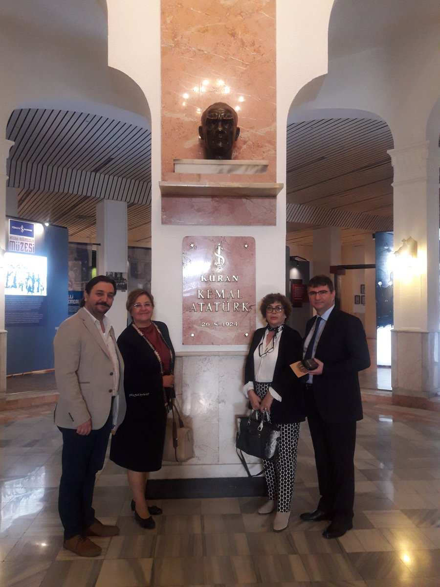 Ankara. Iş bankası 100.yil sergisi prof.Engin Berber  Sema Pekdas  Cem Üsküp'le birlikte