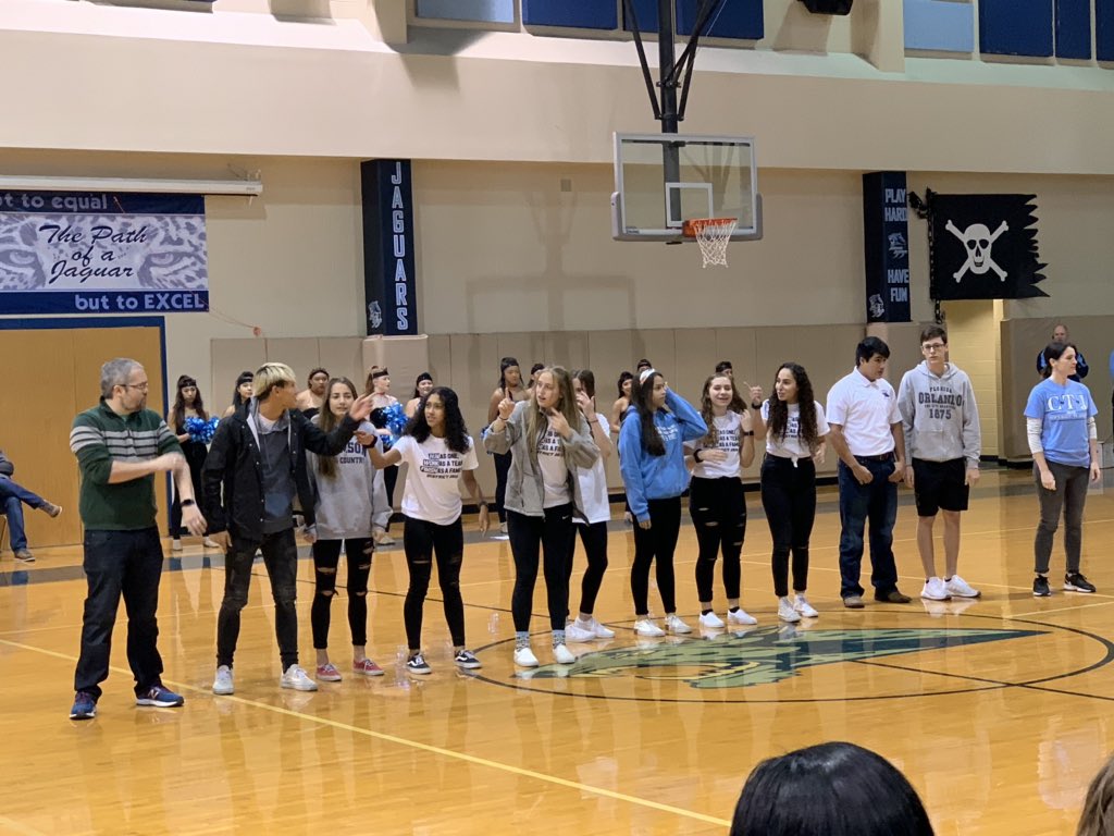 ctjohnsonXC's tweet photo. Thanks to team for being there for the State Team !So proud of the support we have .Great time at the pep rally #statebound #GoJags #johnsonxc💙💙💙💙 https://t.co/exttBdkZ4j