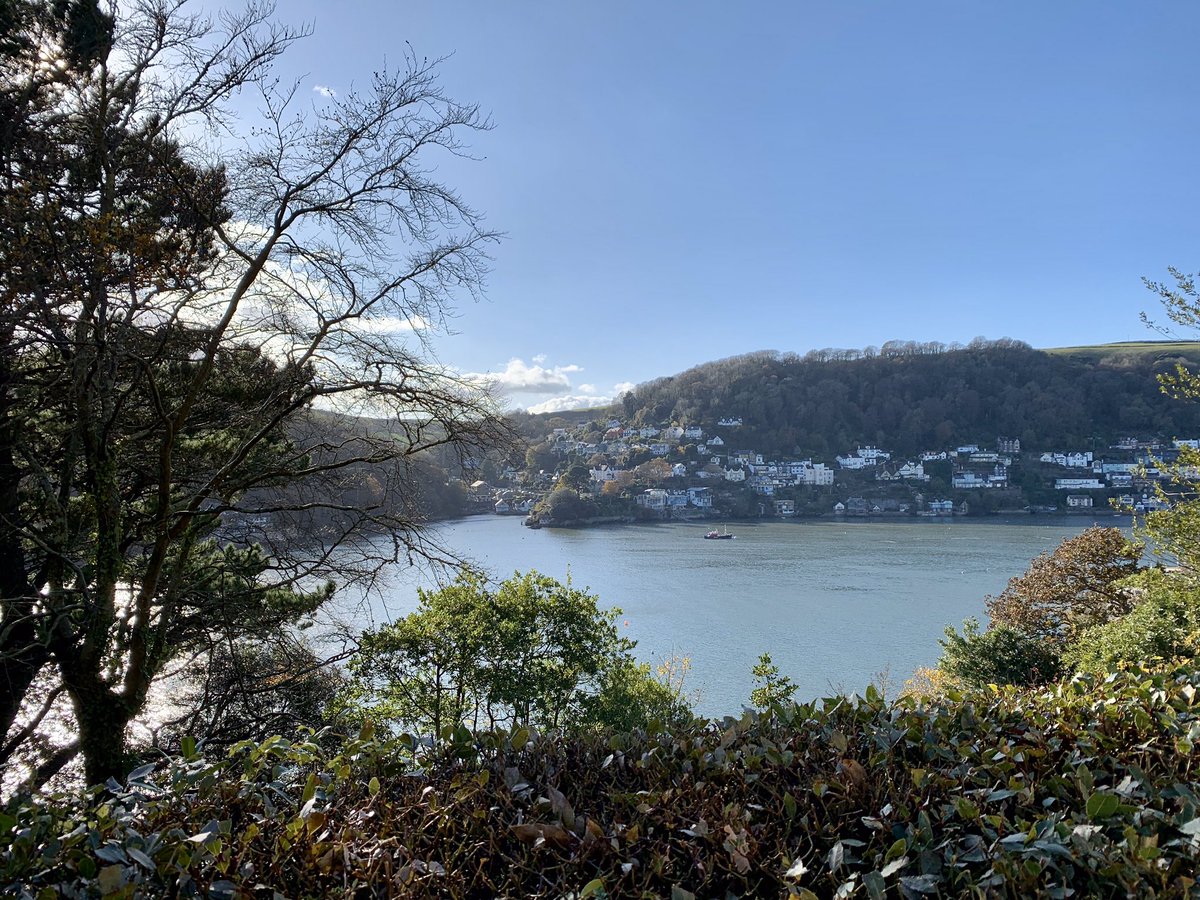 14Apartment's tweet photo. We picked a lovely two days to stay at our holiday apartment in #Dartmouth #Devon November can be very beautiful @VisitDevon @visitsouthdevon @Dartmouth400M @SouthHamsDevon @CandCC @sykescottages @GreatDevonDays @DevonSouthWest https://t.co/OIruiv0iPs
