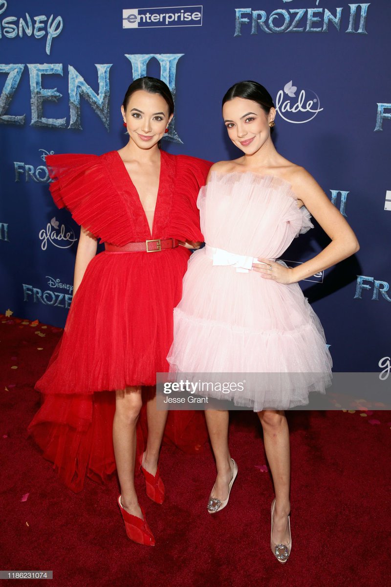 veronicamerrell's tweet image. The #frozen2 premiere last night was MAGICAL! ❄️ thank you @Disney for having us! @DisneyFrozen 💜