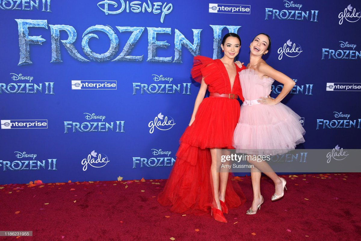 veronicamerrell's tweet image. The #frozen2 premiere last night was MAGICAL! ❄️ thank you @Disney for having us! @DisneyFrozen 💜