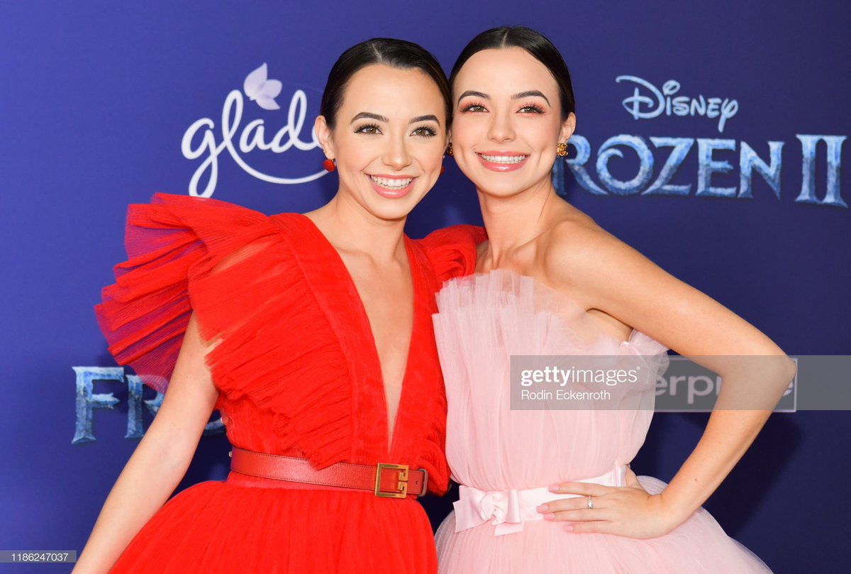 veronicamerrell's tweet image. The #frozen2 premiere last night was MAGICAL! ❄️ thank you @Disney for having us! @DisneyFrozen 💜