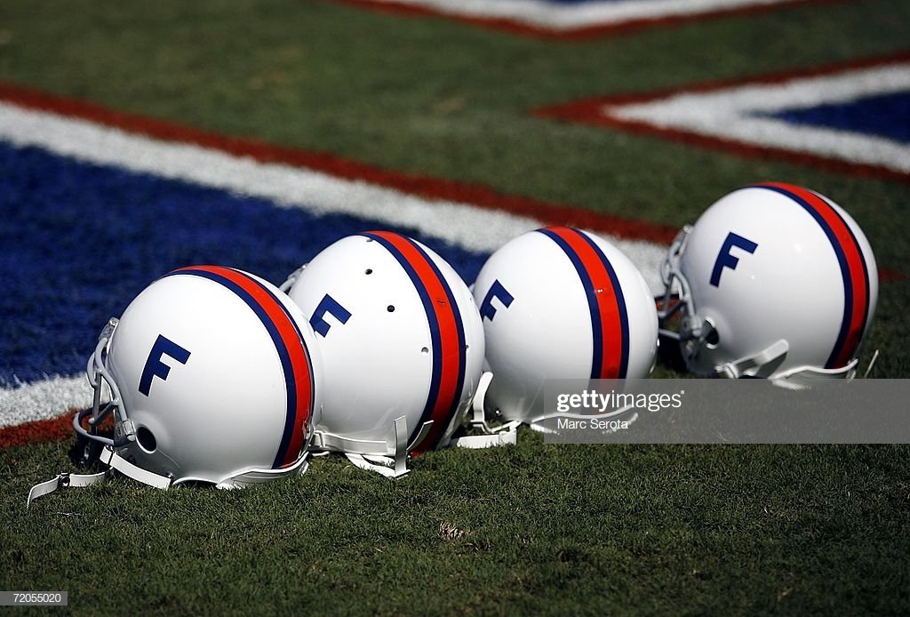 After a 38yr hiatus, white helmets finally returned to the field for the Gators in the form of 1966 throwbacks for the 2006 game vs Alabama.The throwback uniforms were worn in celebration of Florida’s 100th season of football.Florida won 28-13