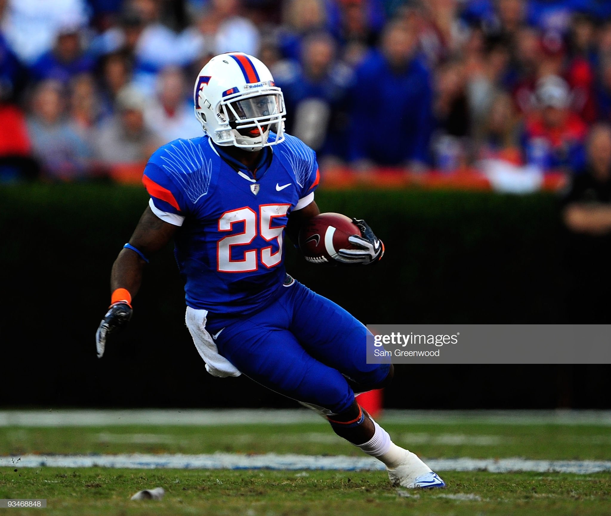 Gators Uniform Tracker on X: Then, in Tebow's final game in The Swamp,  Florida debuted new look white helmets for the 2009 Nike Pro Combat uniforms.  “Nike designers immersed themselves in Gators