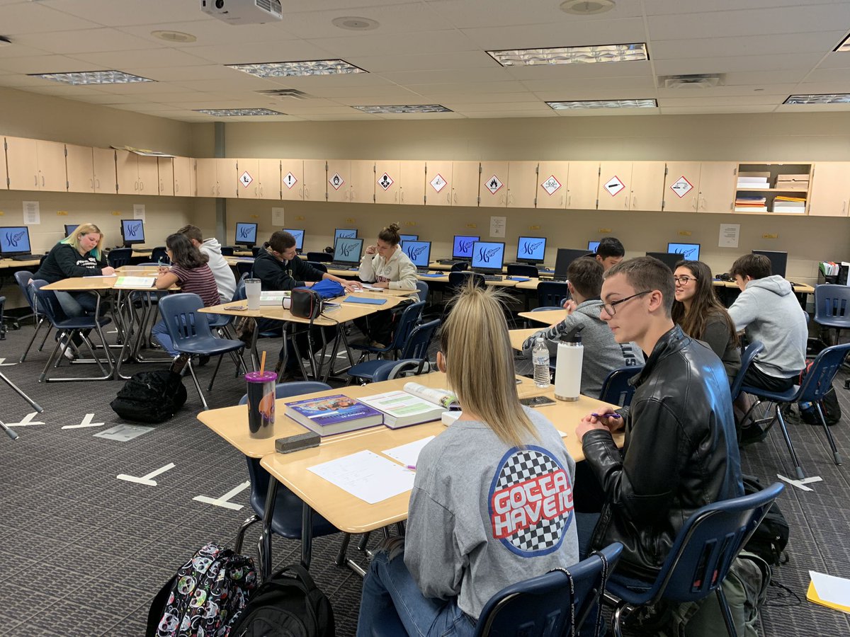 Started Friday off with lots of great discussion and collaboration on correcting journal entries. This group makes me smile daily. Love having them first thing in the morning. #acctg1 #RocketPride