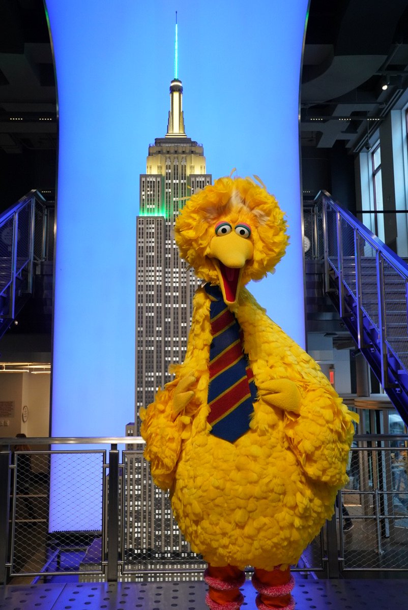 Sesame Street On Twitter Empirestatebldg Long Time Puppeteer And Original Performer Of Big Bird And Oscar The Grouch Caroll Spinney Accepted The Proclamation Today From Commissioner Anne Del Castillo Mr Spinney Was Also