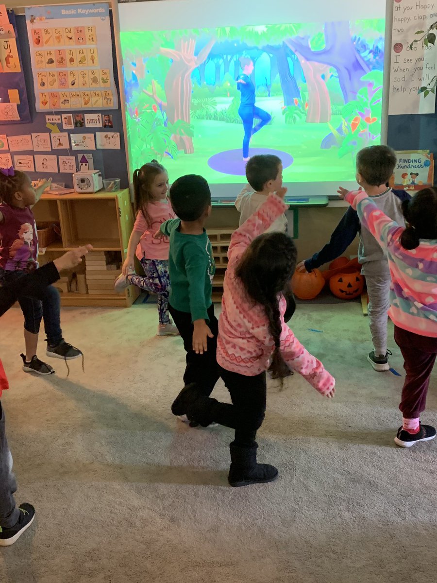 kstreeter70's tweet photo. Cosmic yoga fun.  
#cpssmartstart #shepardshines https://t.co/evMlgnnoxA
