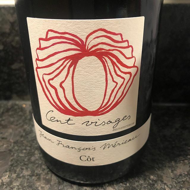 janeonwine's tweet photo. HELLO WEEKEND 🌟 This juicy, smooth and lightly peppery number is a such a gorgeous buy from @hayneshansonclark 🍷 #frenchred #loire #touraine #cot #wine #weekendwine #domainemerieux https://t.co/LZIJCsS2j1 https://t.co/YUuKEQI3ff