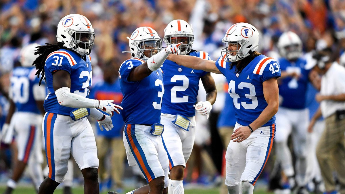 2019 featured the 15th different white helmet in Gator’s history as Florida revealed 1960’s era throwbacks vs Auburn:An orange stripe, block F/circle F combination, and 150th logo on the bumper.Florida won 24-13