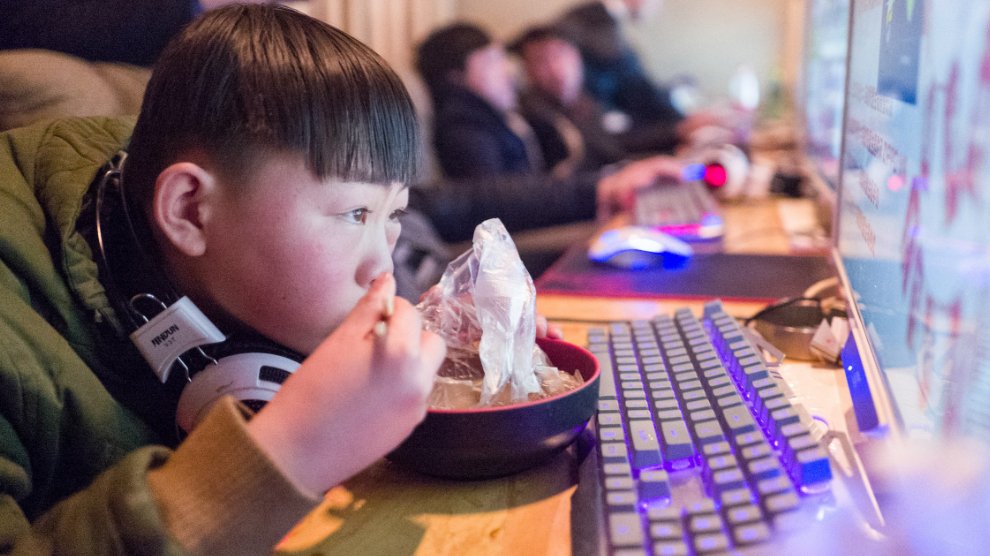 China prohíbe a los menores jugar más de 90 minutos al día bit.ly/34JJ4Dw