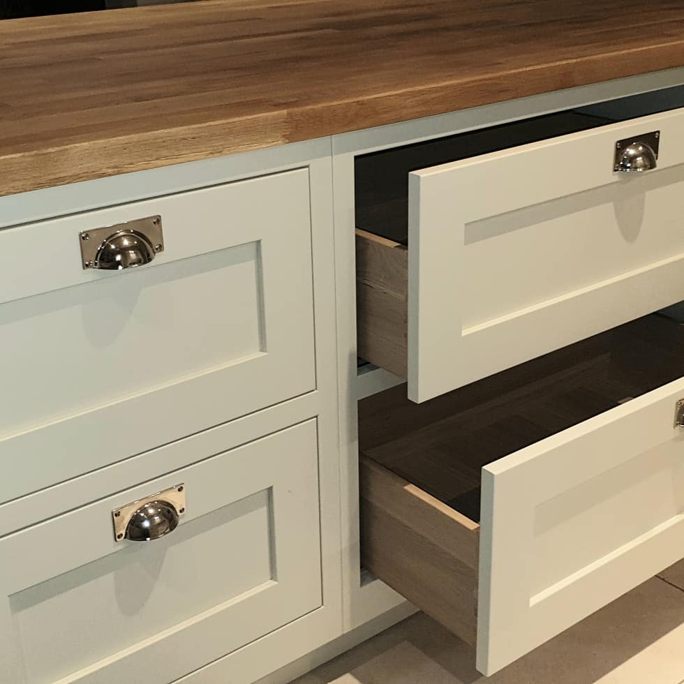InputKitchens's tweet photo. A liitle insight into this weeks kitchen install. Just waiting to be dressed with soft furnishing for the photo set. Cant wait too see the finished result. @1909kitchens #inframekitchens https://t.co/YAMH4dQX0w