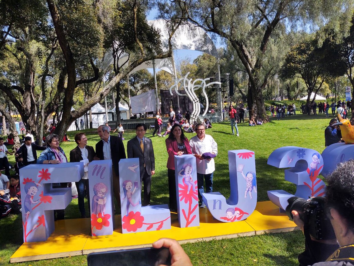 Así se vivió la inauguración, #AquíEnLaFILIJ 🤩📚👧👦
¡Te esperamos en el <a href="/cenartmx/">Centro Nacional de las Artes</a>!
Consulta la programación en:
bit.ly/2PQ2LWl

#TodosSomosFILIJ 
#FILIJEnElCenart
#25AñosCenart
#FILIJ39