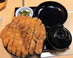 @GetDownBoya すみれ(北海道留萌郡小平町)のミニトンカツ丼を見習って頂きたい。 