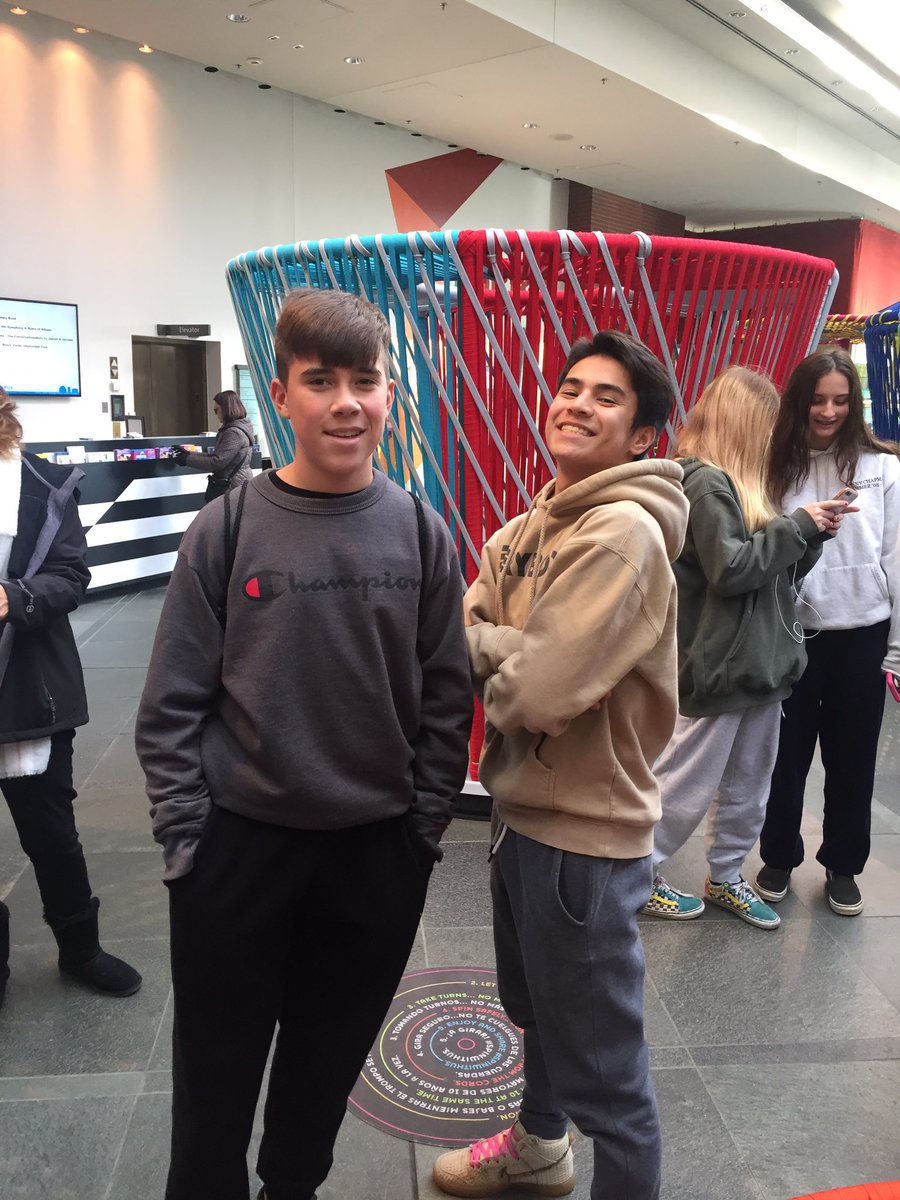 Pjonescbsdart's tweet photo. @CBUnamiMS art students were all smiles today at our Kimmel Center stop! #Avenueofthearts @chad_watters @umsfreshmen @sschollCBArt https://t.co/bNHODrBdbd