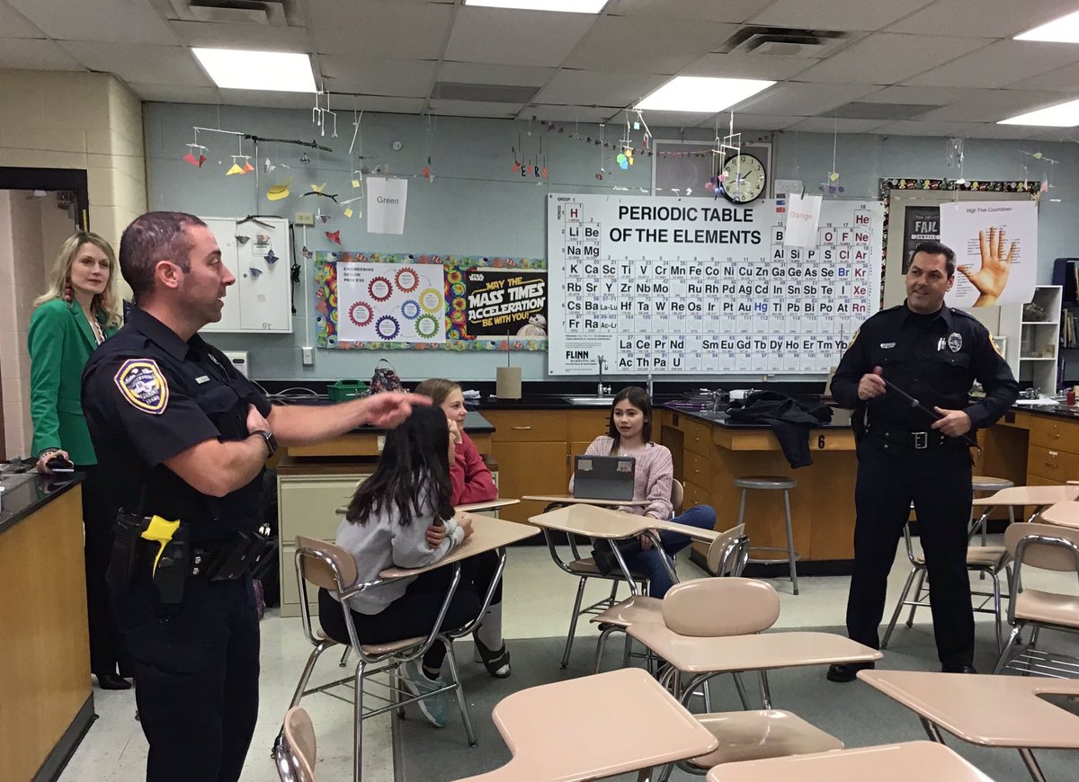 Mrs. Stengren tweet media