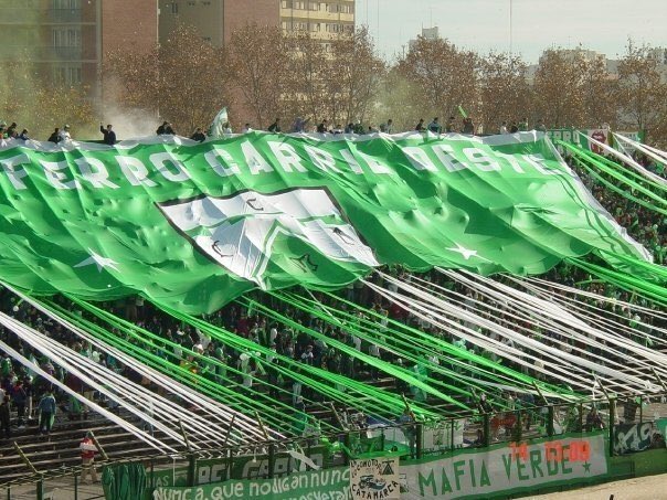 “Nosotros pasamos de 45.000 socios, en la época de oro, a 7.500 socios en el momento en que recibimos el club. Hicimos un trabajo politico y barrial”, relata Santiago Godoy, Secretario de actas de @FerroOficial, charlando con @DiganmeRingo, @alejwall y @Andres_Burgo en #EPA.