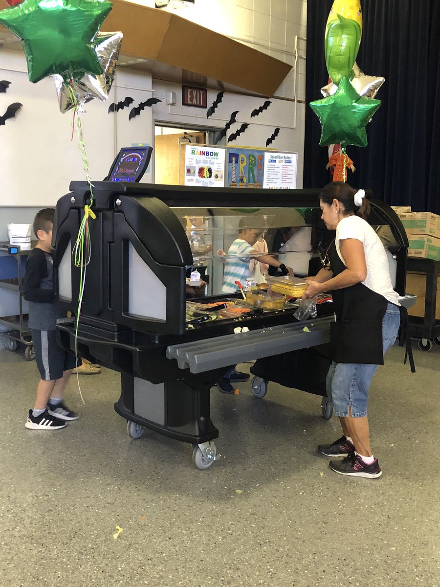 ChinoValleyUSD's tweet photo. We corn barely contain our excitement! #newmanelementary debuted its Rainbow #saladbar this week and #students couldnβt get enough of it. #nutritionservices is looking forward to debuting additional salad bars this #schoolyear ππ₯¦ #CVUSD #chinovalley #healthychoices #delicious https://t.co/nOYgLHFLcl
