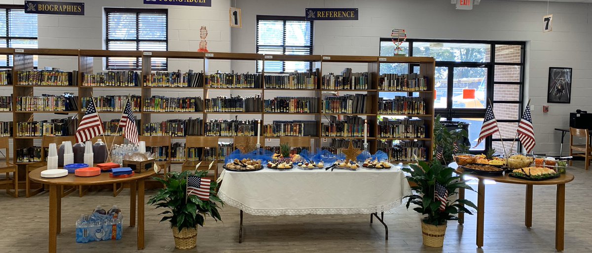 tracisblake's tweet photo. Today was a special day at @OBMSPride. Student Council put on a Veteranโs Day celebration, and it was fabulous!! Thank to all who attended! If you see a Veteran, always thank them their service! #theplacetOBe #OBMSStuCoRocks #QuistorPride #TeamDCS https://t.co/7lE0SnH1w2