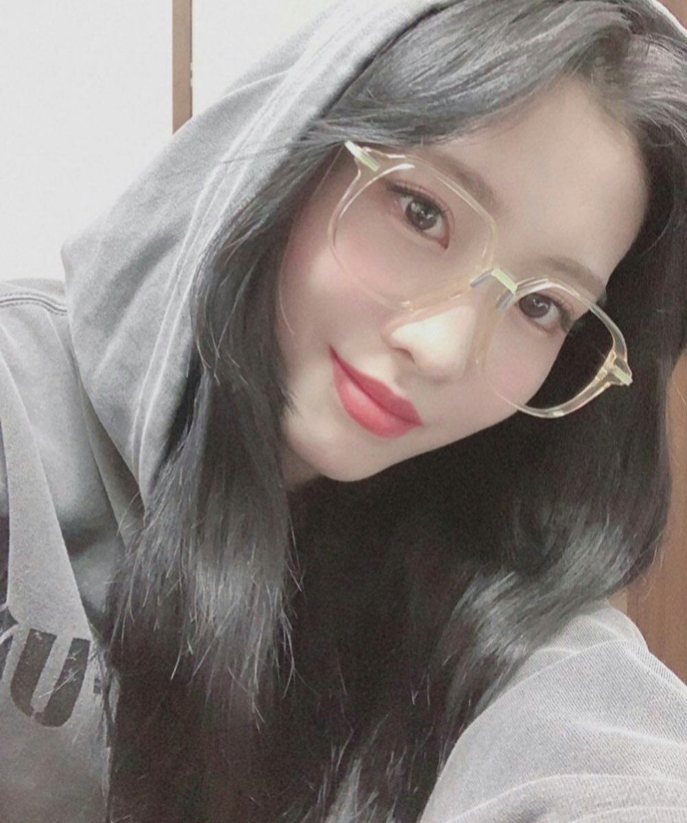 _sooyah's tweet photo. happy birthday momoring 🐽💕 https://t.co/SmYZumjzez