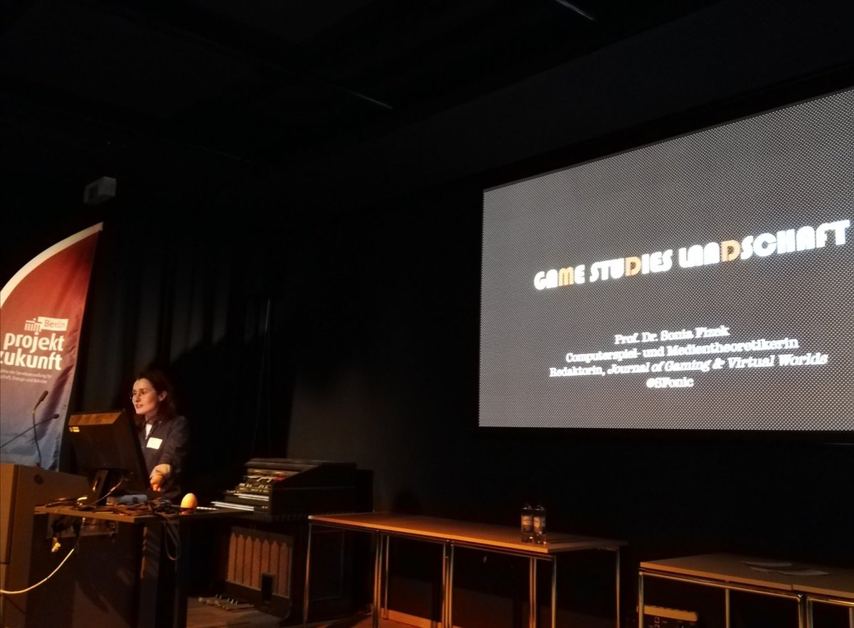Die Impulsvortraege von @SFonic und <a href="/lietzkow/">Joerg Mueller-Lietzkow</a> leiten auf die anschließende offene Diskussion mit der Community hin. #gamedev #indiedev #gamestudies #gcberlin #gamescapitalberlin