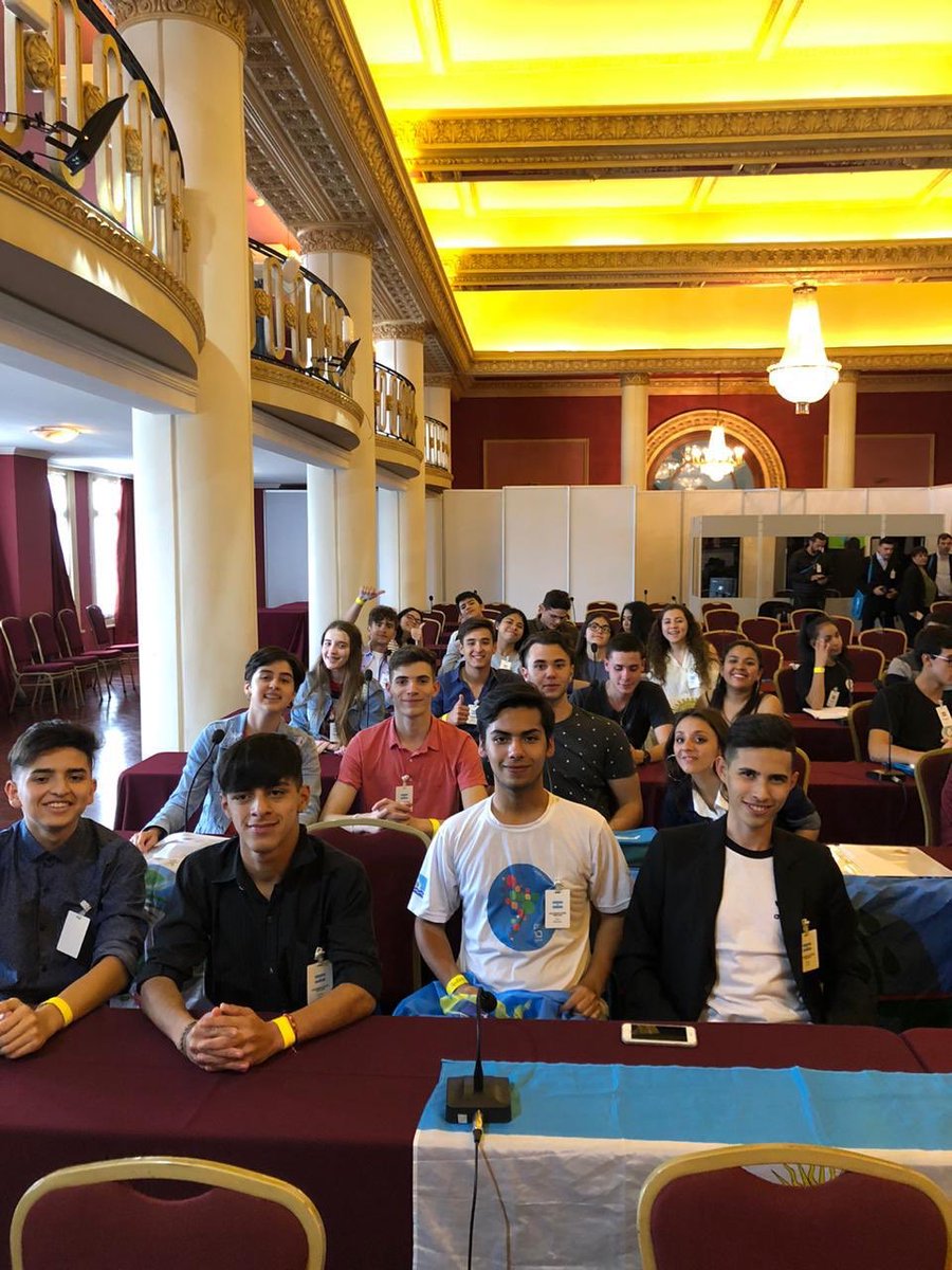 rafaperezok's tweet photo. La delegación Argentina en el #Parlasur a punto de empezar la sesión. #parlamentoJuvenil #SoyParlamentario #Uruguay @BAeducacion https://t.co/31i7fj4LT5
