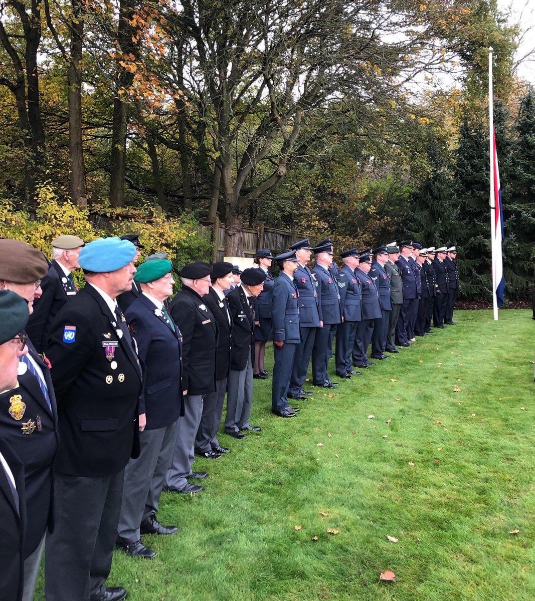 marian_dijken's tweet photo. a grand day for remembrance showing how nations get together expressed by the Canadian Maple  planted at the Netherlands Field of Honour today
@wapenbroeder
@paleishetloo
@canadianuk
@nlinuk
@sjhsmits 
@tuinenhetloo
@defensieonline
@BlauwBloedtv 
@dutchcentre
@sjhsmits https://t.co/68AbMKxepE