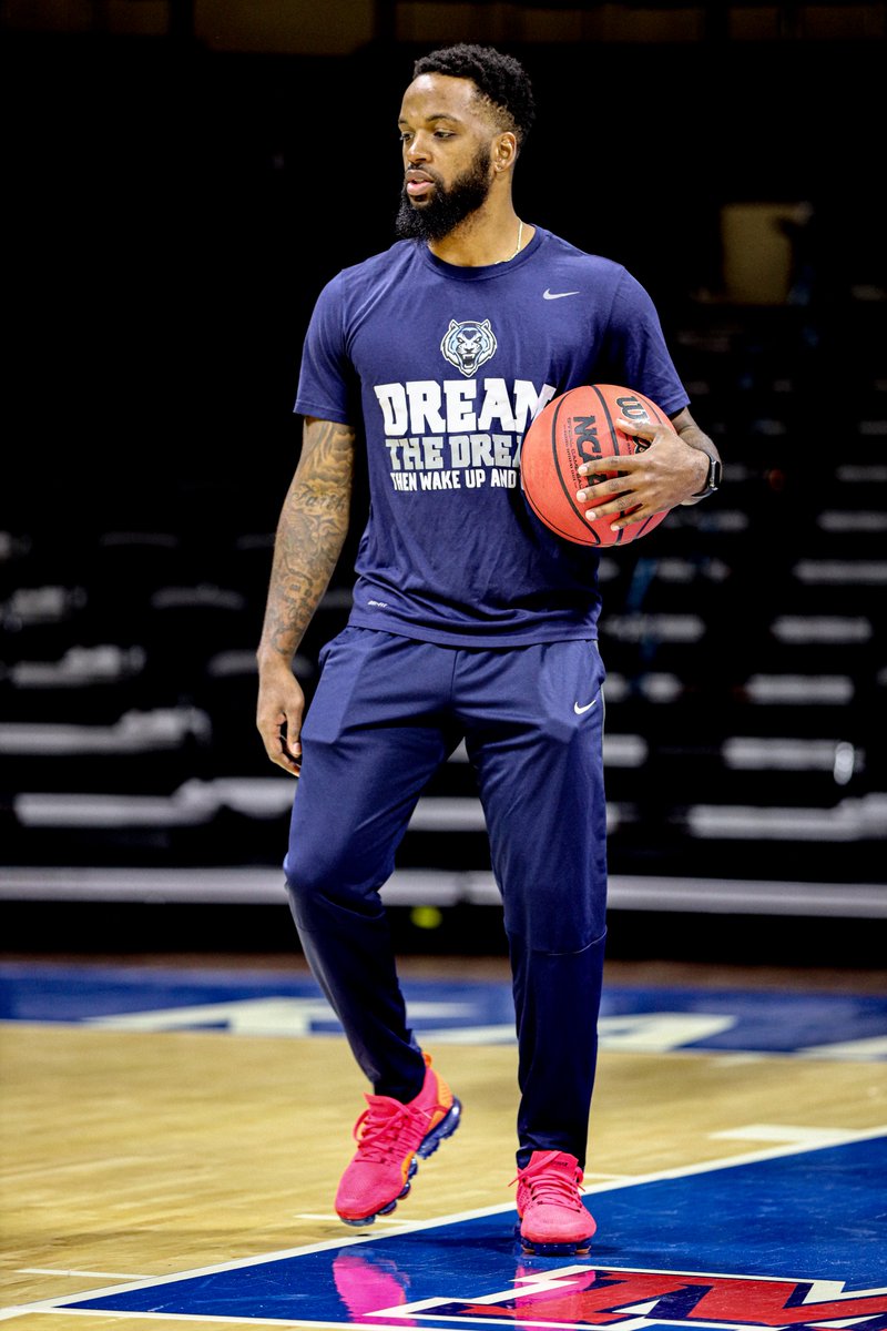 GoBlueTigers's tweet image. Shoot Around. 🏀

📍| Kansas City, MO.
📸: @KeenaLynch27844