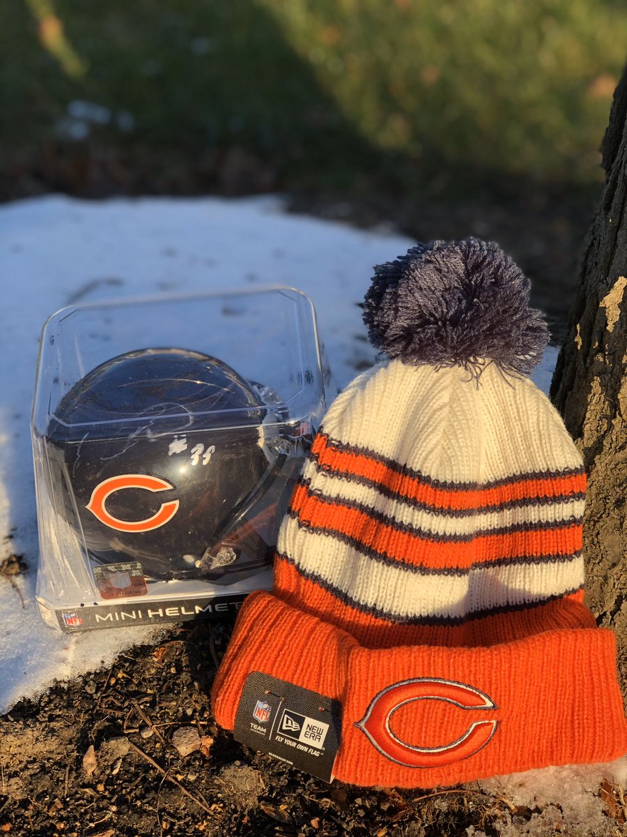 Help prepare yourself from the cold weather with this giveaway!! ❄️

RT by 10pm CT for a chance to win this Eddie Jackson autographed mini helmet and Bears knit beanie! 

<a href="/ChicagoBears/">Chicago Bears</a> <a href="/BearsLocal/">Chicago Bears</a> 

Rules: chgobrs.com/33BGY8Z