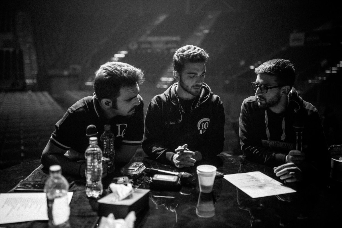 ilvolo's tweet photo. Ci siamo! “The Best of 10 Years” il nostro nuovo album, da oggi è disponibile negli store fisici e su tutte le piattaforme musicali. Noi siamo pronti per la prima tappa dell’#InstoreTour, vi aspettiamo domani al Centro Commerciale Roma Est! 🎶
#IlVolo https://t.co/wYyKCL7mgg